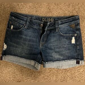 DL1961 shorts. Size 27 RUNS SMALL